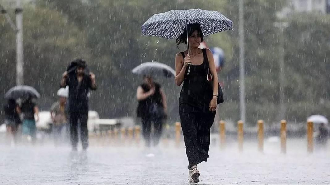 İstanbullular bu saatlere dikkat! Meteoroloji ve Valilik peş peşe uyardı 1